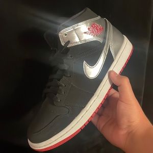 Jordan 1 mid Johnny Kilroy